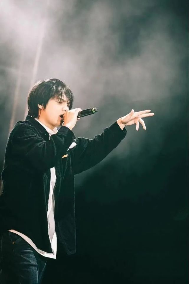 写歌犯罪丨冥王星emo男孩leeyon李昂专访