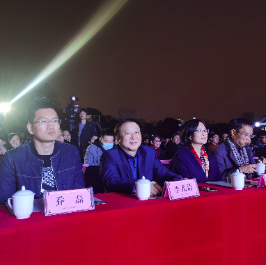 12月27日,长沙卓华高级中学举办了以"以梦为马,由艺进道"为主题的2021