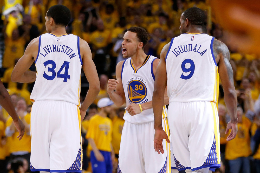 哪怕库里不再是巨星,哪怕勇士真的就此没落,哪怕汤普森再也无法上场