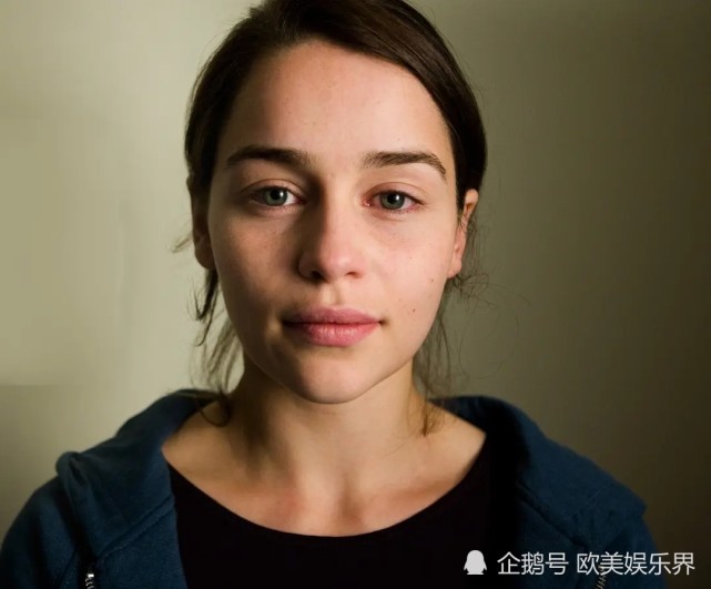 艾米莉亚·克拉克(饰演丹妮莉丝·坦格利安)
