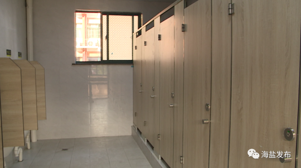 同学们都点赞今年海盐已改造26所学校341个校园厕所