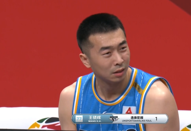 王骁辉又是你抢球先肘击吴冠希赛季中招第5人李楠背锅吃t
