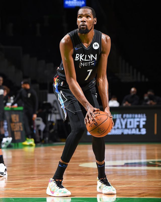 nba球员上脚:库里上脚中国年curry 8,杜兰特上脚kd13