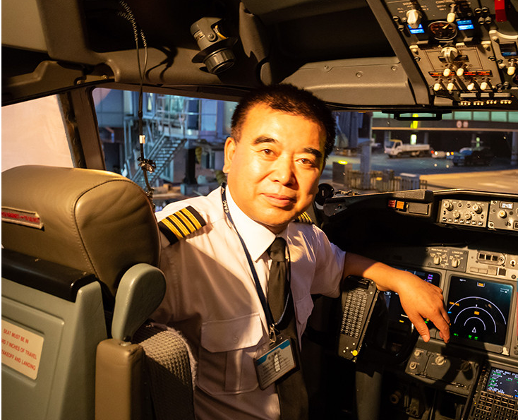 飞机机长的工资到底有多少看到工资单网友没看错吧