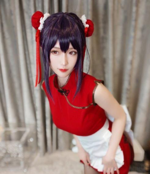 腐团儿圣诞双重福利,战术后退加飞吻比心,还有黑色学姐cos写真_腾讯