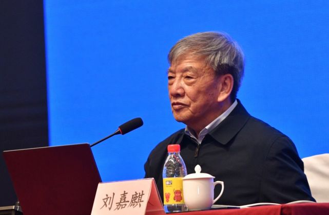 北京冬奥会吉祥物"冰墩墩"设计团队主创钱磊出席黄河文化和科普论坛