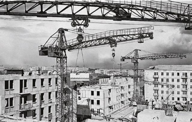 二战结束后苏联居民住房匮乏 赫鲁晓夫一个做法立刻解决问题 腾讯网