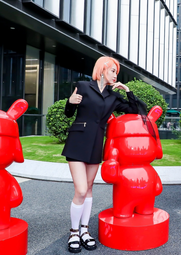 乃万不听劝非得挑战死亡白袜不料刚好掩盖萝卜腿