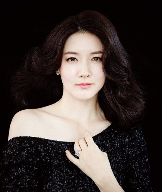 李英爱出道时也太美了浓眉大眼真漂亮真心迷人