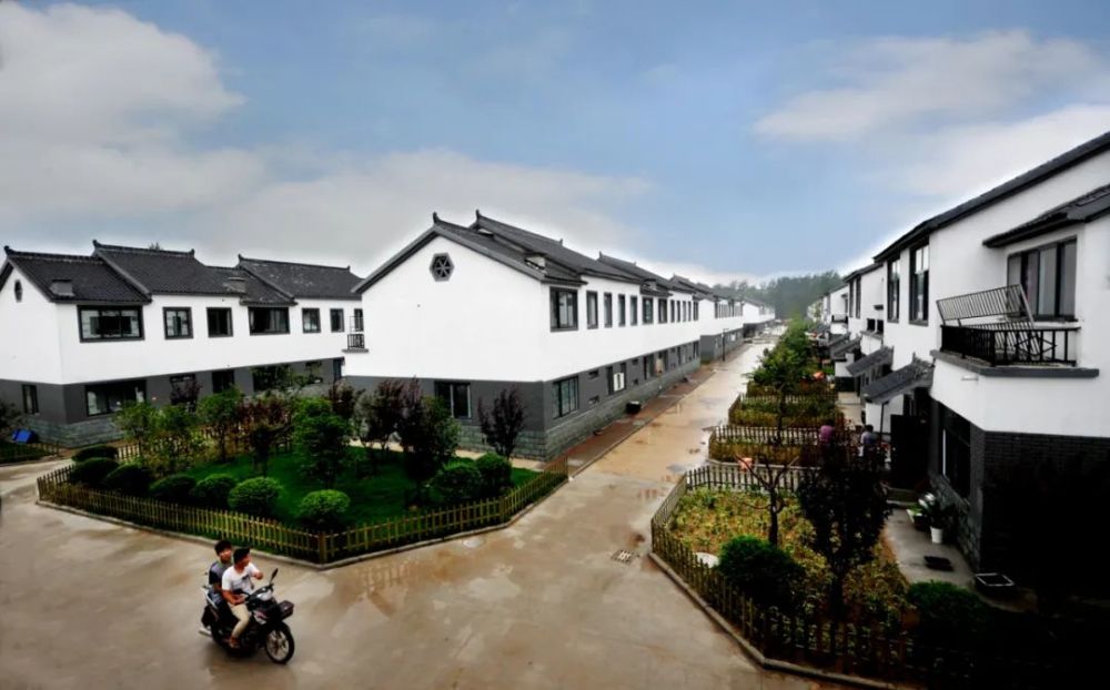 均高度重视我县各级党委,政府和相关部门"我为群众办实事"的具体实践