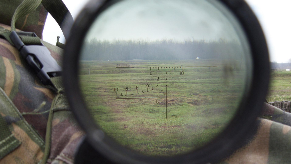 狙击镜中的画面是什么样的?难怪在几百米开外都能百发百中