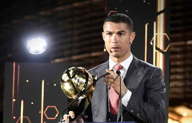环足奖评选揭晓:c罗击败梅西当选21世纪前20年最佳球员!