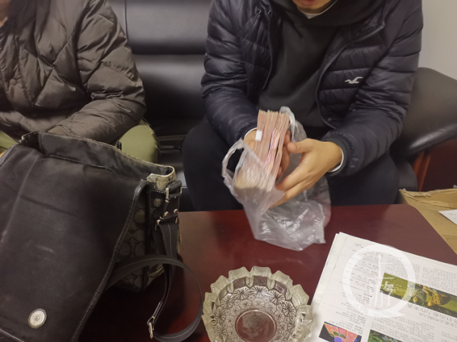 男子将3万多块现金丢在出租车上浑然不知幸好遇到了个好心司机