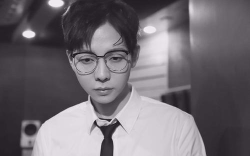 胡夏15年来第一次摘眼镜,真实模样让网友惊讶_跟哪吒也太像了