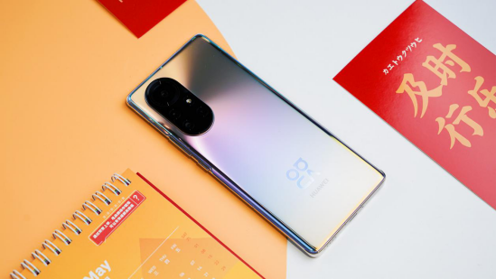 华为nova8系列8号色太撩人,网友:薛定谔的配色