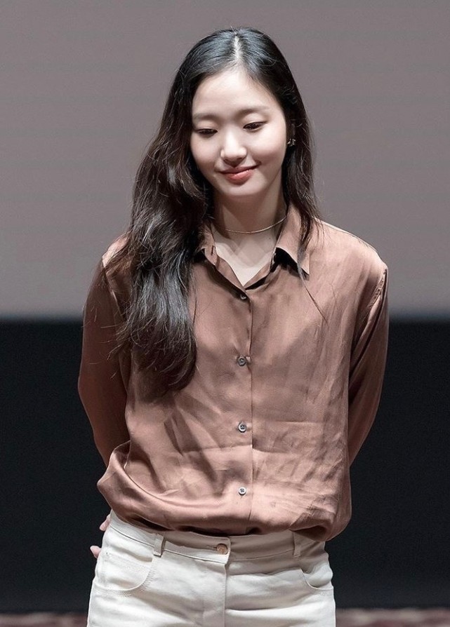 29岁金高银胆子真大尝试复古狗啃刘海单眼皮也可以这么美