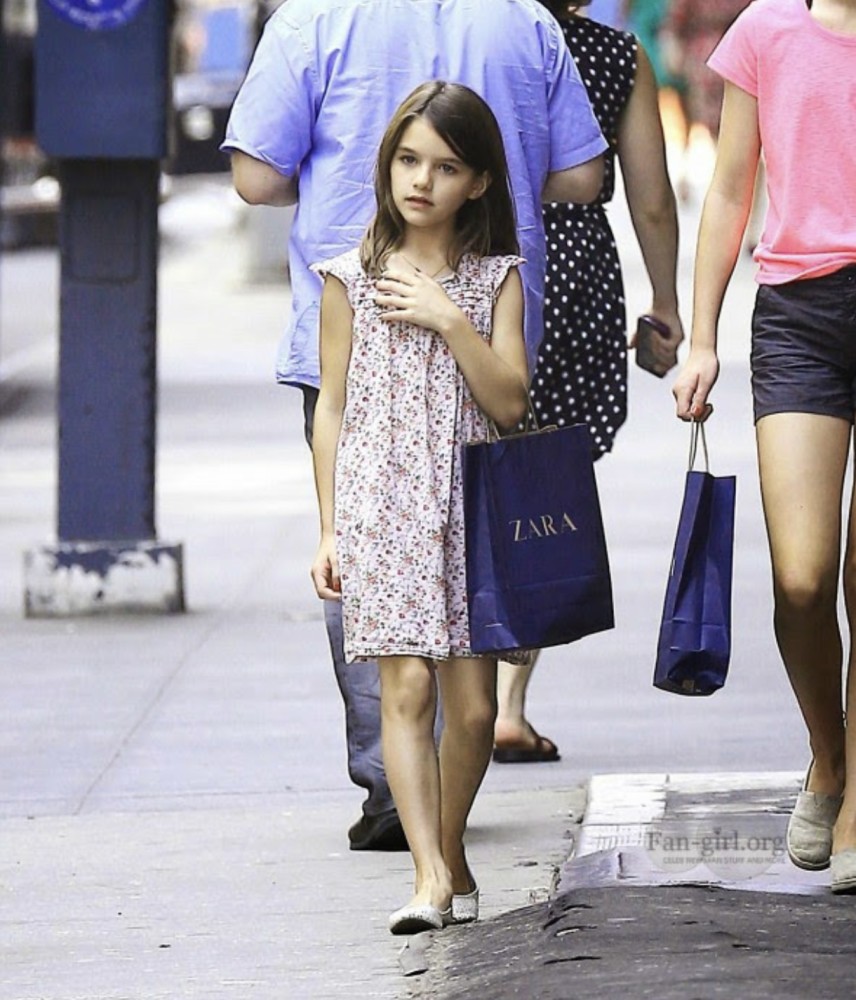 时尚头条小公主苏瑞长大了穿平底鞋快和妈妈一样高唯一不变的是颜值