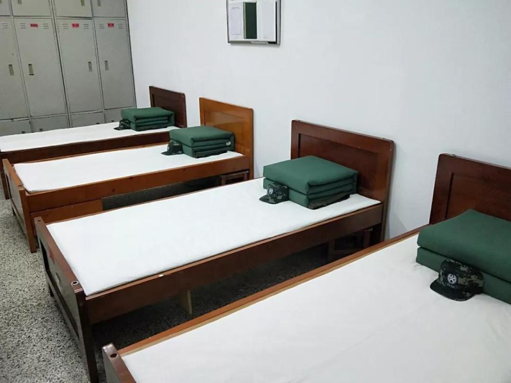 镜头下中美俄三国军人的宿舍差别很容易就能看出来