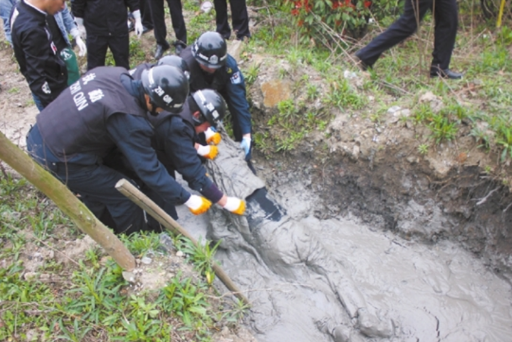 6萬公款消失,21年後被人在水泥地下挖出,終於洗去冤屈_騰訊新聞