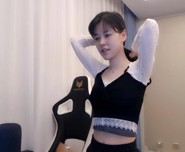 直播间学呆妹儿跳舞,网友:求求阿姨别跳了!|沫子|绝地求生