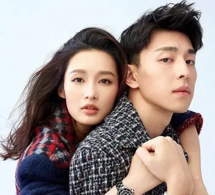 李沁与邓伦二人无名指都戴戒指工作室竟也是情侣头像