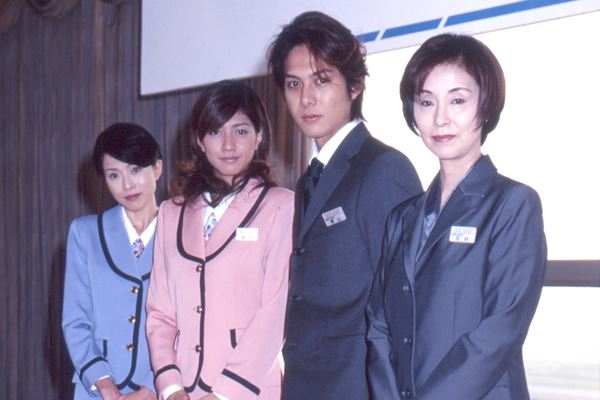 43岁柏原崇仍是帅气美少年,与女友同框照上榜年度最佳,姐弟恋10年不婚