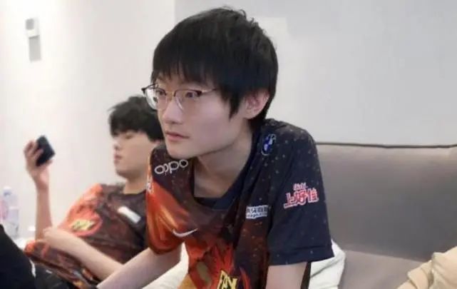 总的来说,毕竟小天也给lpl带来过一次世界冠军,在