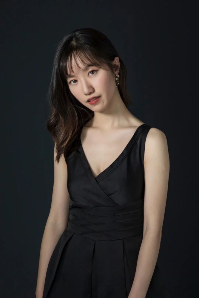 由制作人李立丰贴切到位的作词,作曲,精致律动的编曲,搭配歌手杨曦茹