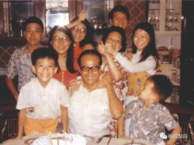 稳坐首富知己之位李嘉诚小女友周凯旋可真不是一般人