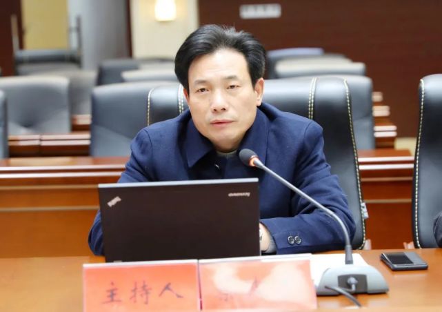 市委政法委常务副书记蔡波才主持报告会蔡波才同志要求,委机关全体