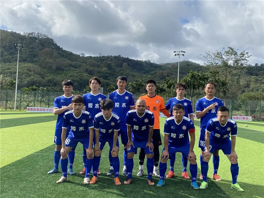 rng是哪个国家的队伍|RNG拿到最后一张世界赛门票，中韩战队同场直播