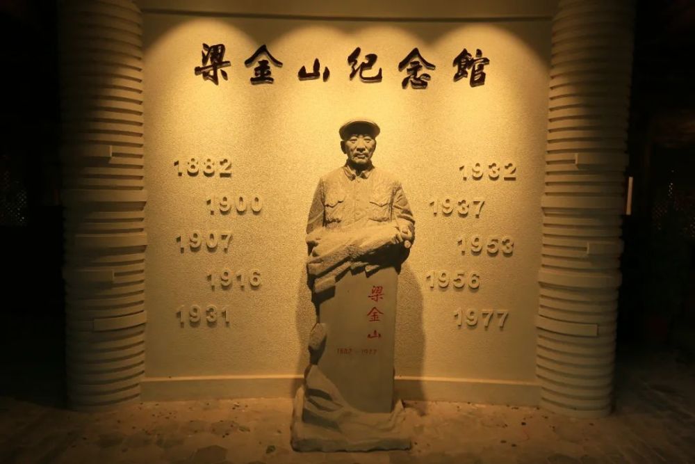 梁金山先生生于隆阳蒲缥,是著名的爱国侨领.