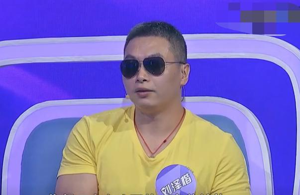 赵雨欣却说,刘泽楷休息时在家天天睡到中午12点,她的妈妈做好饭之后