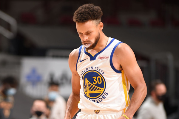 难道是发型问题?库里放弃地垄头,勇士结束连败,数据统计有意思