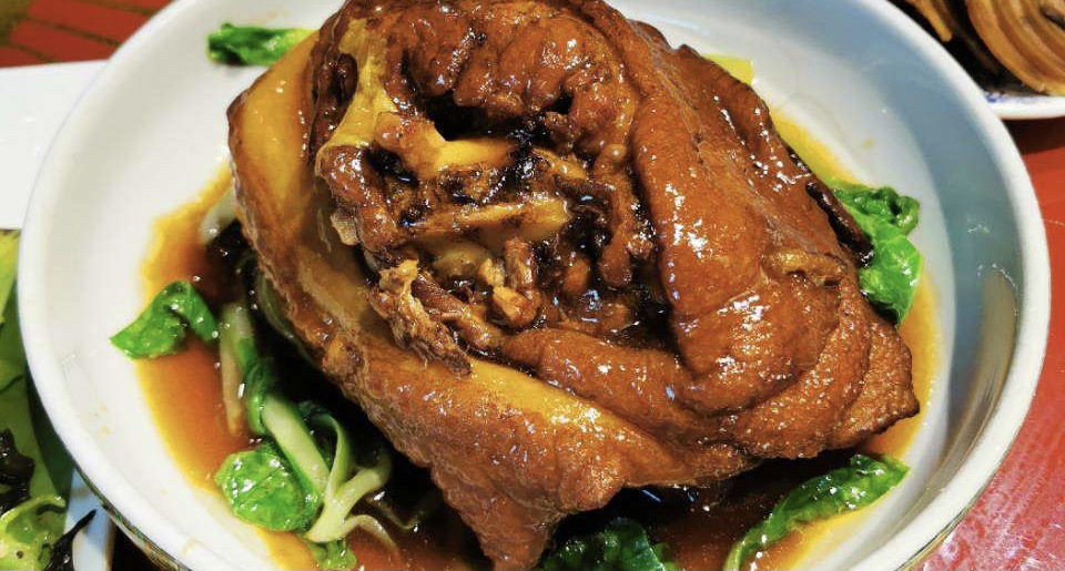 减肥的姑娘在婚宴上碰到碗口这道菜,多半还是会下筷子尝一尝,大家都有