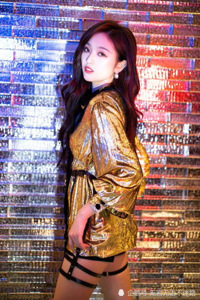 吴宣仪黑金双色搭配糅合甜酷双重魅力耀眼的唱跳女明星来袭