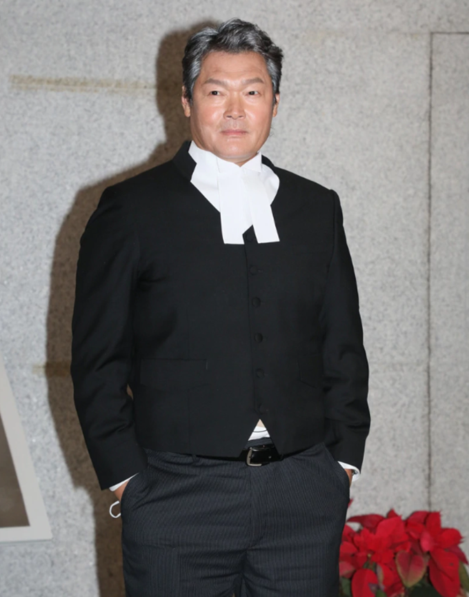 勇闯好莱坞失败做生意亏损这位猛男又回娱乐圈了真不容易