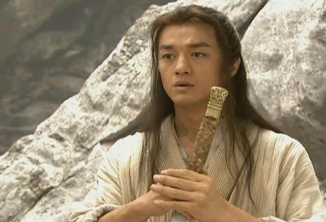 演技也在线,但不少观众都表示,李亚鹏绝对不是令狐冲的最合适人选