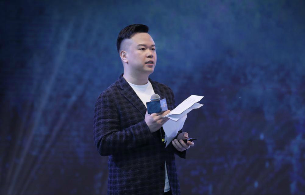 当游族发展到一定阶段,林奇已不满足于仅仅做游戏,他想创造"一个流传