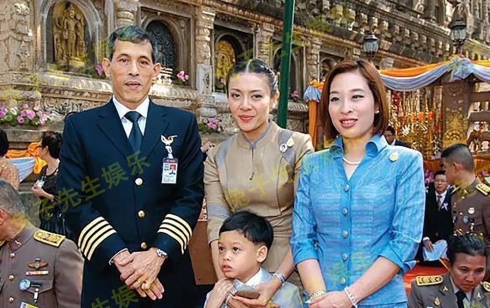 15岁提帮功装愚钝在泰王身边打瞌睡为妈妈西拉米回家做足功夫