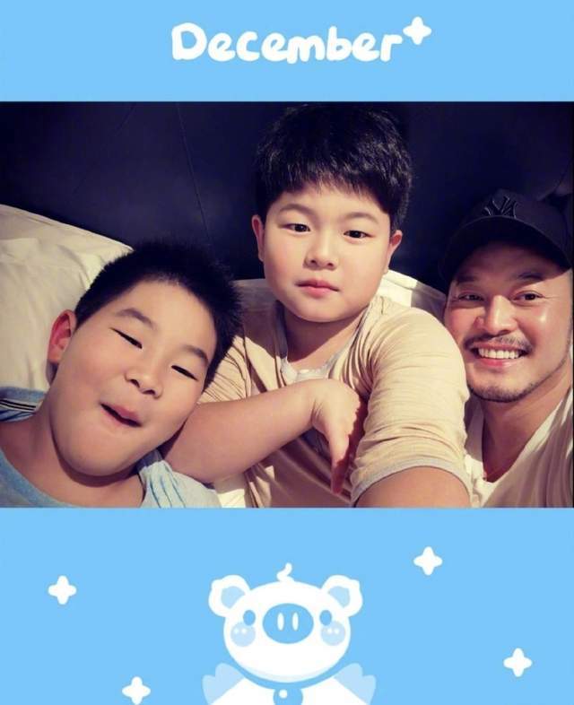 胡可获华鼎最佳女主角,沙溢晒父子三人同框祝贺,尊称其为"胡老师"