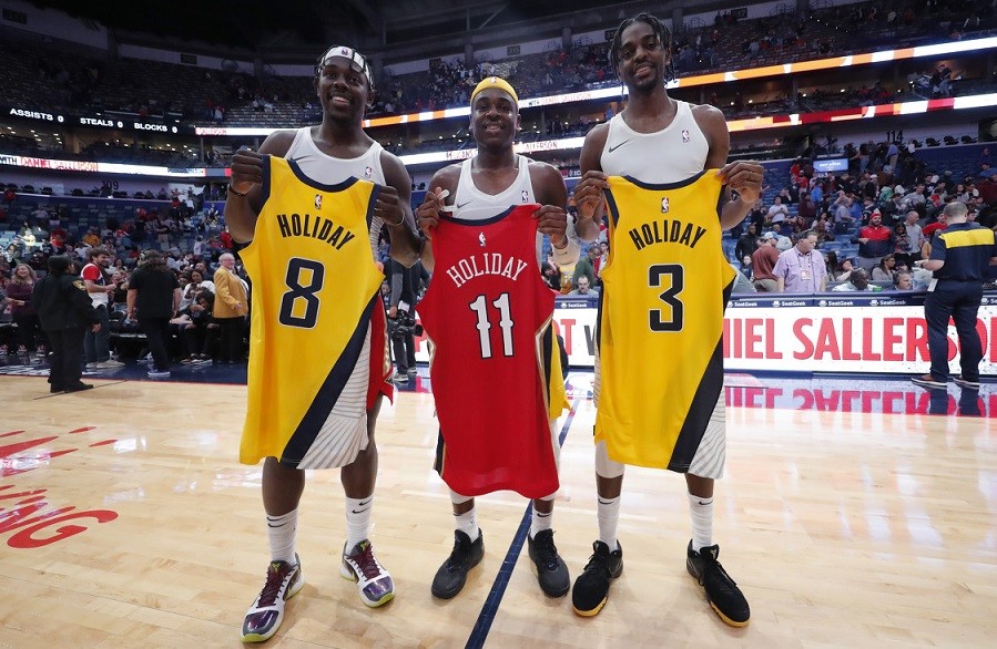 历史上的今天:孙悦首次非垃圾时间登场 霍勒迪三兄弟同场竞技_腾讯