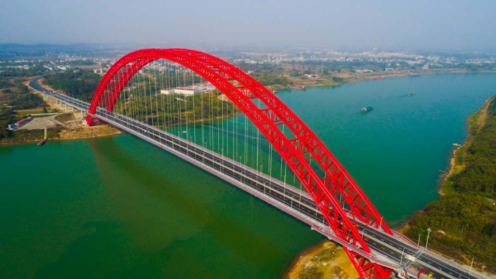 世界最大跨径拱桥——平南三桥荔玉高速公路是广西交通建设史上建设