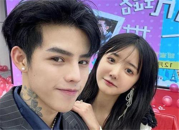 还记得前段时间因为土味求婚登上热搜的网红殷世航吗?