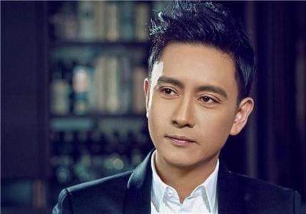 值得注意的是,演反派时谢君豪常以小胡子形象示人,走的是中年成熟大叔