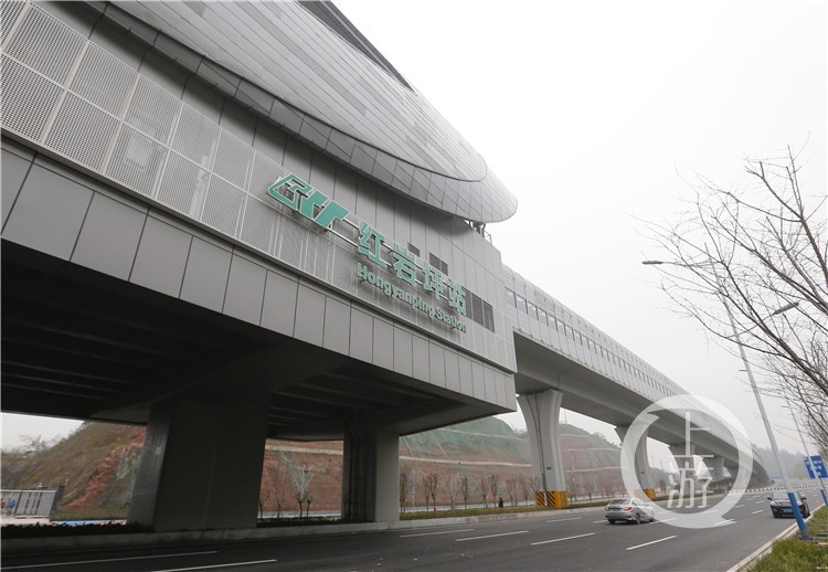 重庆曹家湾地铁站"逆袭"引外国网民热议 记者现场打探:附近高楼林立