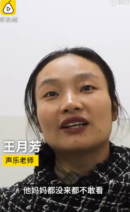 11月21日,潍坊寿光现代中学高三学生刘一宁到河南新乡进行声乐培训.