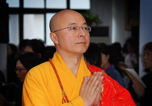 事情还得从最开始说起,释海涛俗姓黄,于1958年出生在中国台湾省.