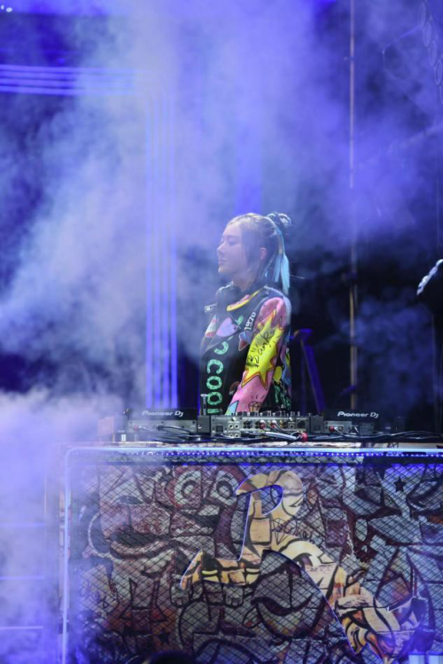 中国第一女dj kaka再次亮相"奔跑吧",魅力不停燃爆全场