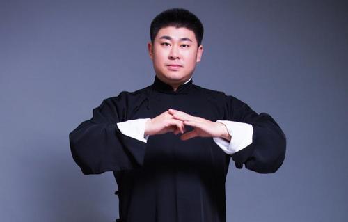 他离开德云社转头拜师别人成为郭德纲的师叔还做出让人无法原谅的事